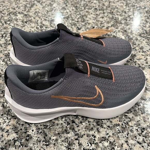 NWT Nike Interact Run Easy On Athletic Shoes -Size 6 - Picture 4 of 7